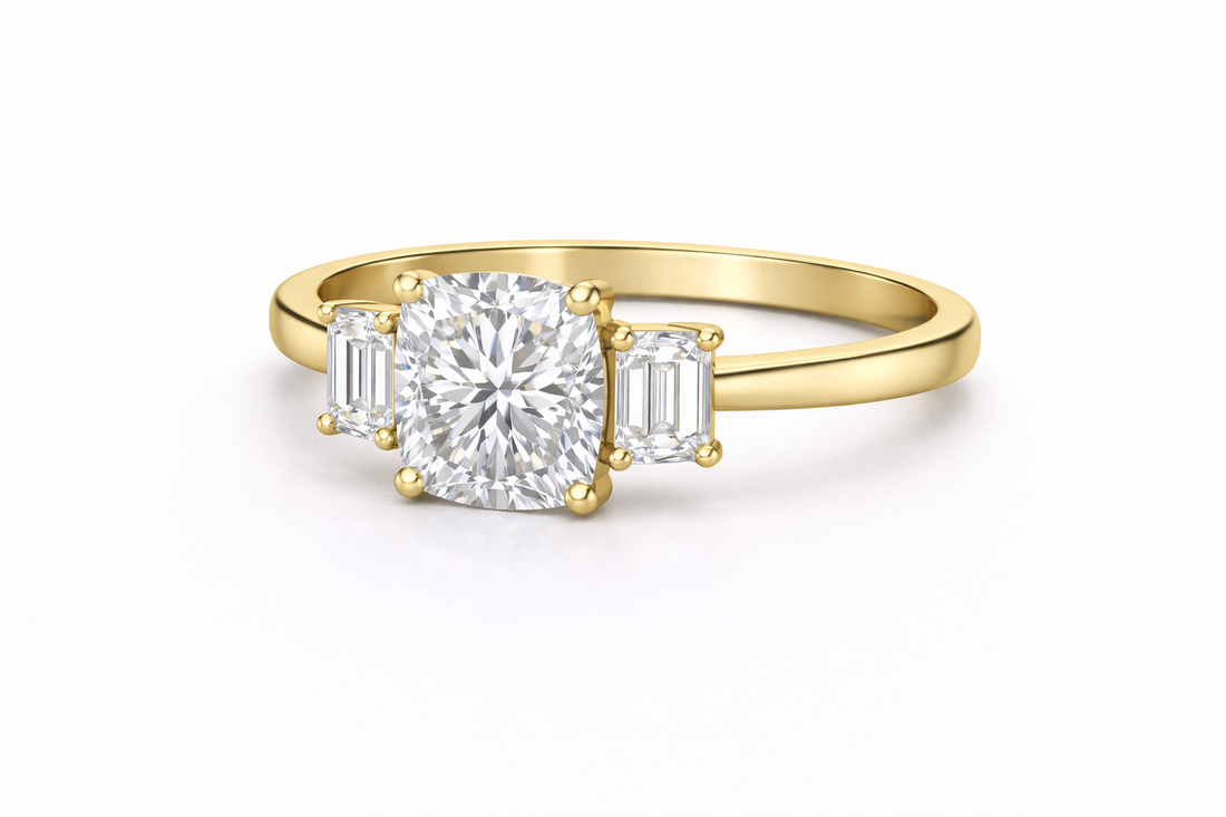 Pierścionek z trio "Grace" ze szmaragdami i poduszką 1,74 ct