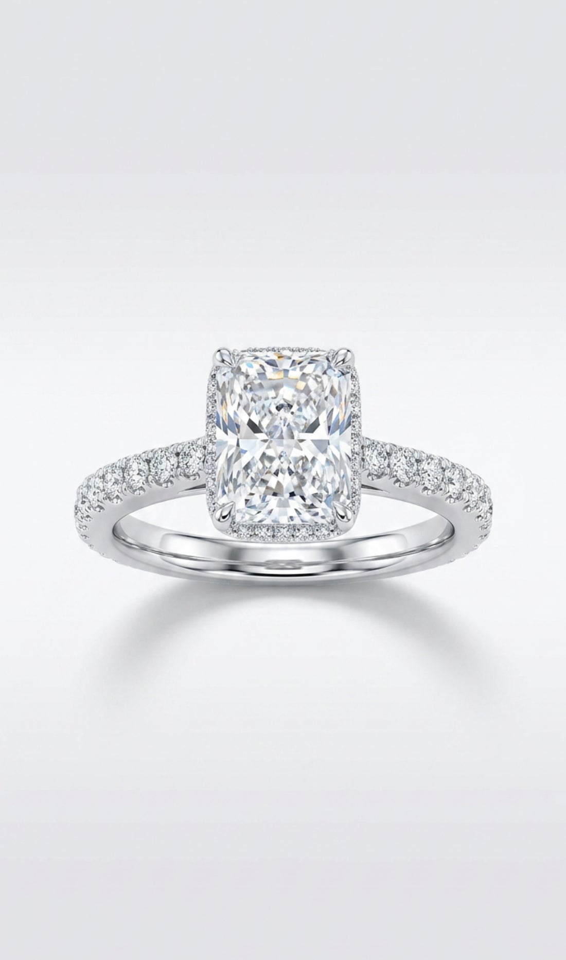 Pierścionek z trio "Grace" ze szmaragdami i poduszką 1,74 ct